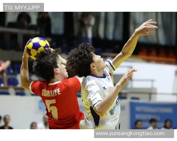 马刺大胜中国男篮，首发阵容轮番上阵展现统治力