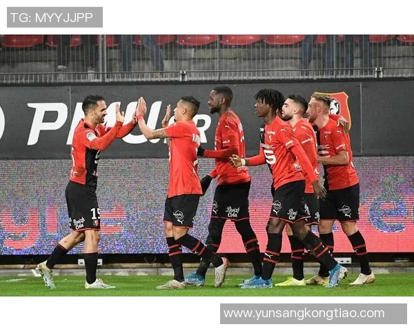 雷恩与亚眠的足球魔方对决解析与精彩瞬间回顾